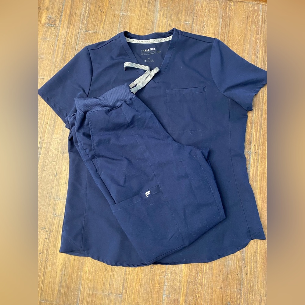 Fabletics Scrub Set